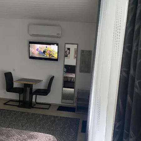 Gemuetliches Free Parking & Air Con
